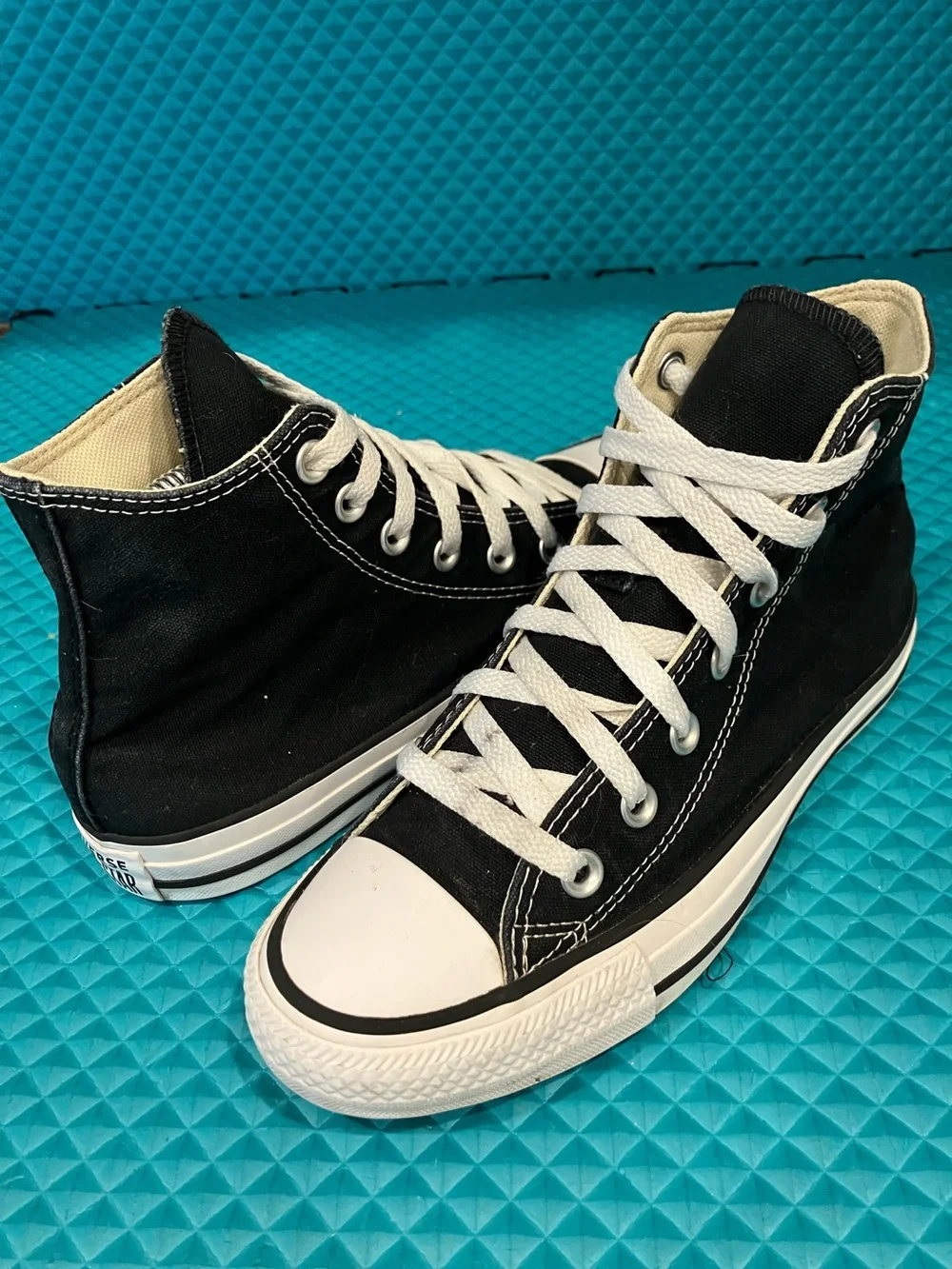 CONVERSE Unisex Chuck Taylor All Star High Top Sneakers. | 4.5M - 6.5 W